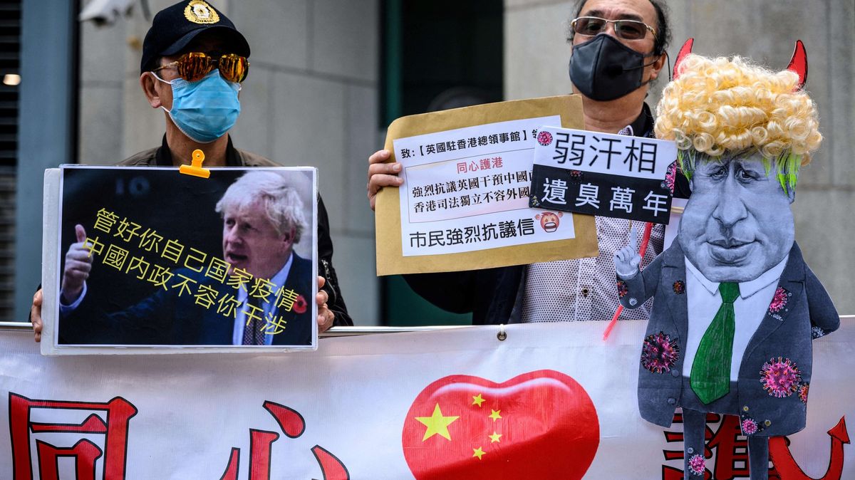 Šance pro Hongkong? Zájem o britské občanství roste, stejně tak hněv Číny